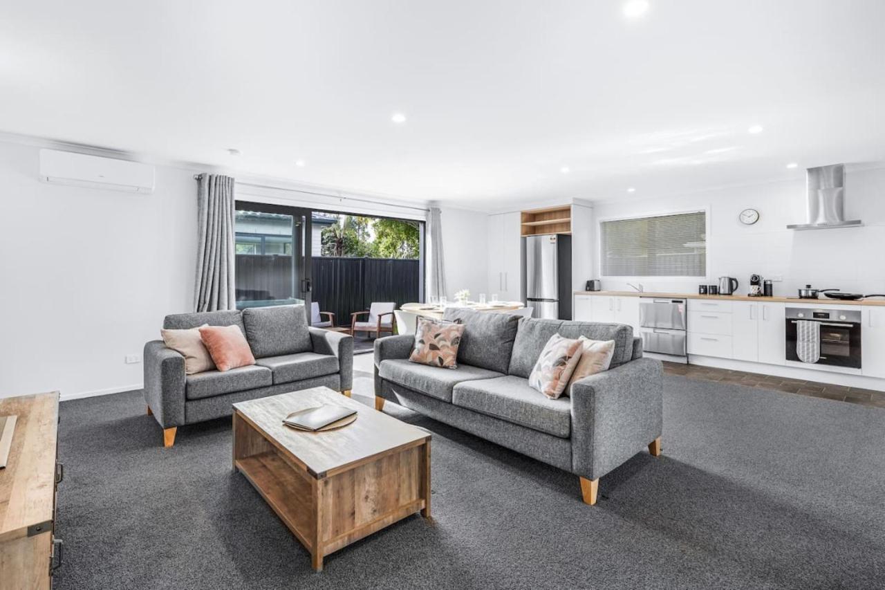 King Bed, Modern And Peaceful - By Kosh Bnb Hamilton Exteriér fotografie