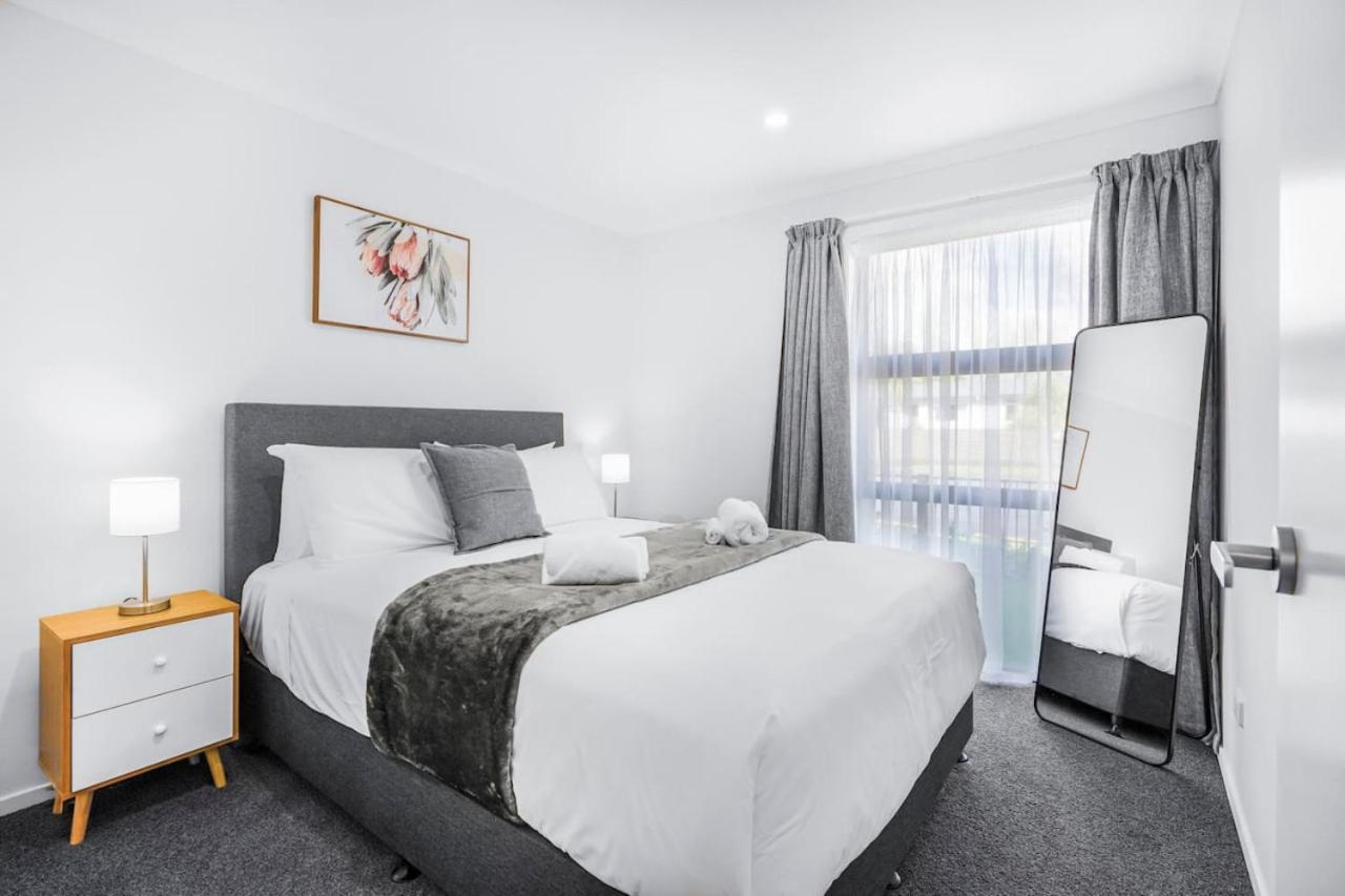 King Bed, Modern And Peaceful - By Kosh Bnb Hamilton Exteriér fotografie